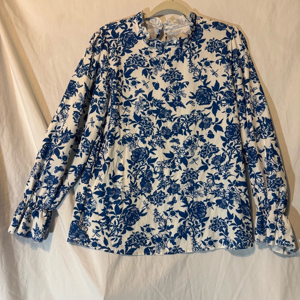 Floral Blue and White Blouse, Charm Oi San